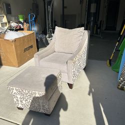 FREE STUFF - If it’s pictured it’s still available