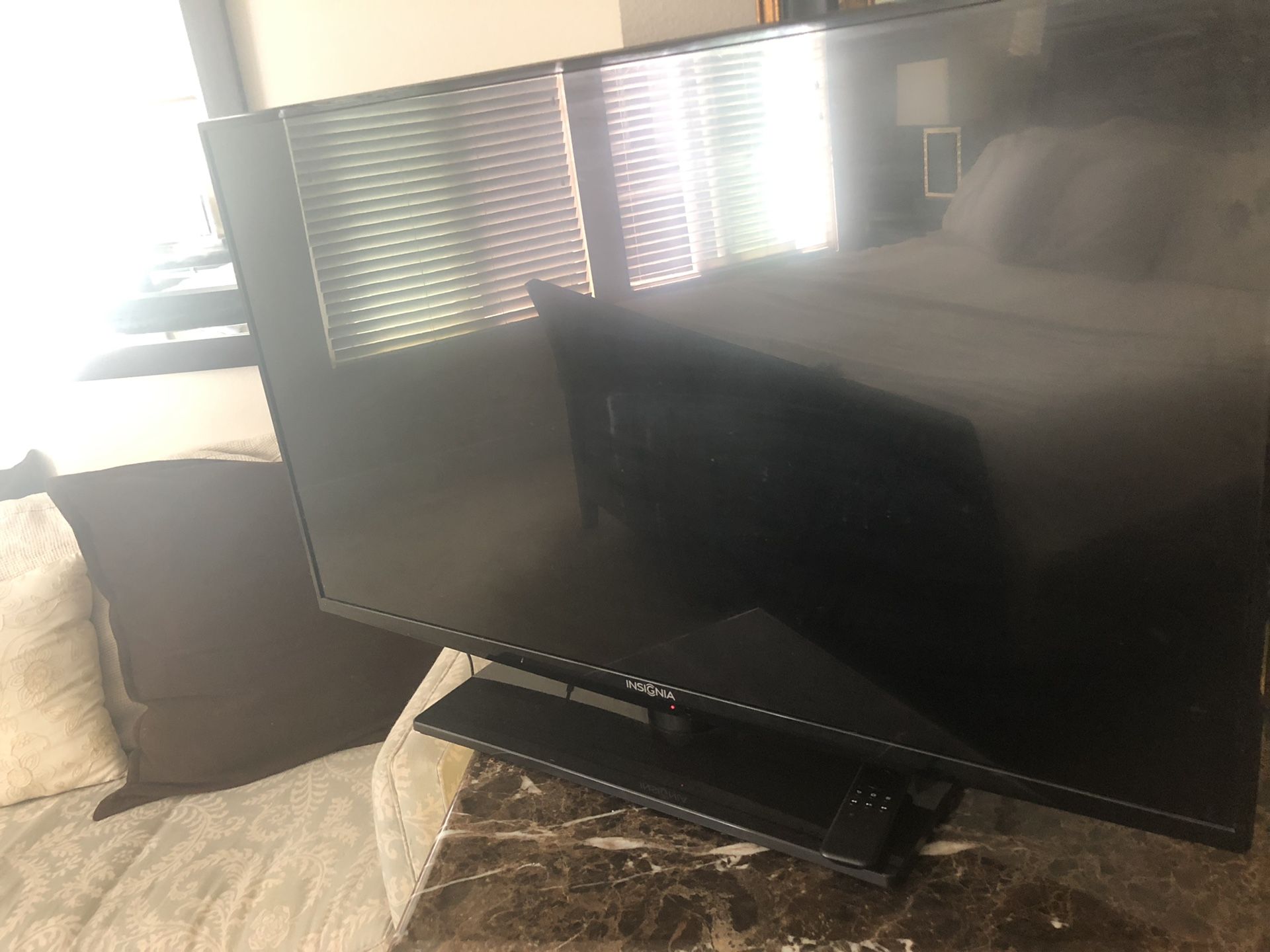 42 inch insignia tv