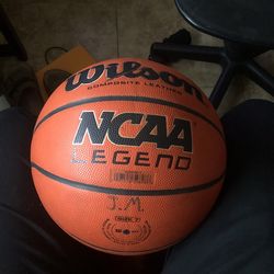 Wilson Basketball NCAA Legend