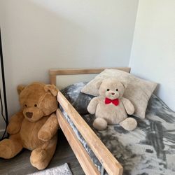 Set Of 2 Twin Size Beds With Mattresses