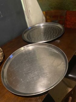 Round Metal Pizza Pans Set of 2