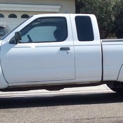 2002 Nissan Frontier 4-cylinder 5 Speed Runs great!!!IN TULARE