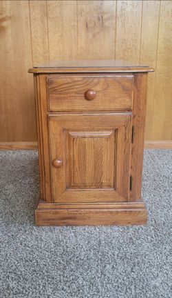 Oak side table/nightstand