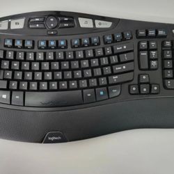 Logiteh K350 Wireless Wave Keyboard.