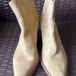 Boots 9.5