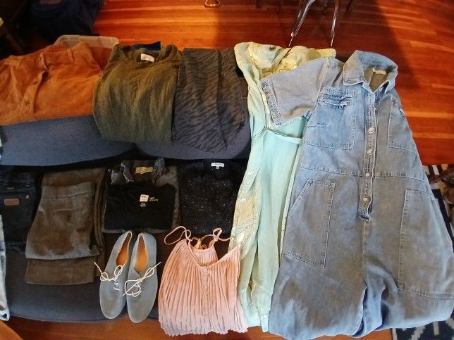 Huge Lot Of Sz Small Womens Clothing!