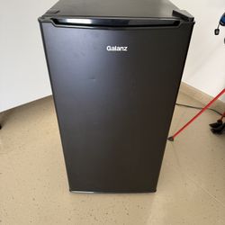 Glanz Mini Fridge 