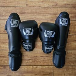 Top King Muay Thai Set Boxing Gloves And Shin Guards Large 16 Oz Leather Black