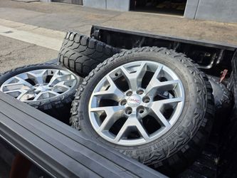 20" GMC Sierra OEM rims w/ 33" RDR tires