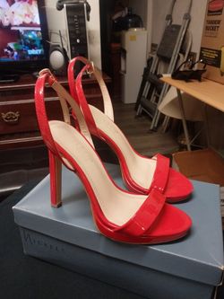 Ladies  Size  6  Heels   👠