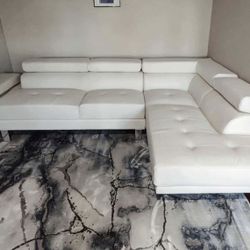 New 105x77 Leather Sectional Couch / Free Delivery 