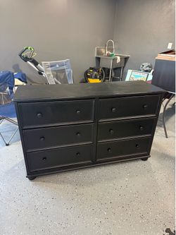 Black Dresser: 6 Drawers