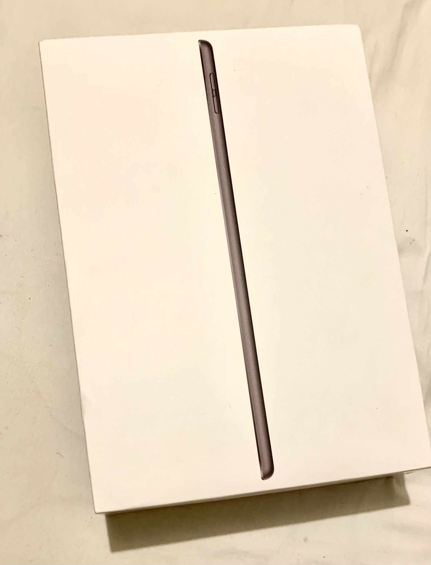 Apple iPad 9th generation - 10.2” WiFi + Cellular UNLOCK ED - Like NEW