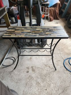 Table bar and wine bottle holder