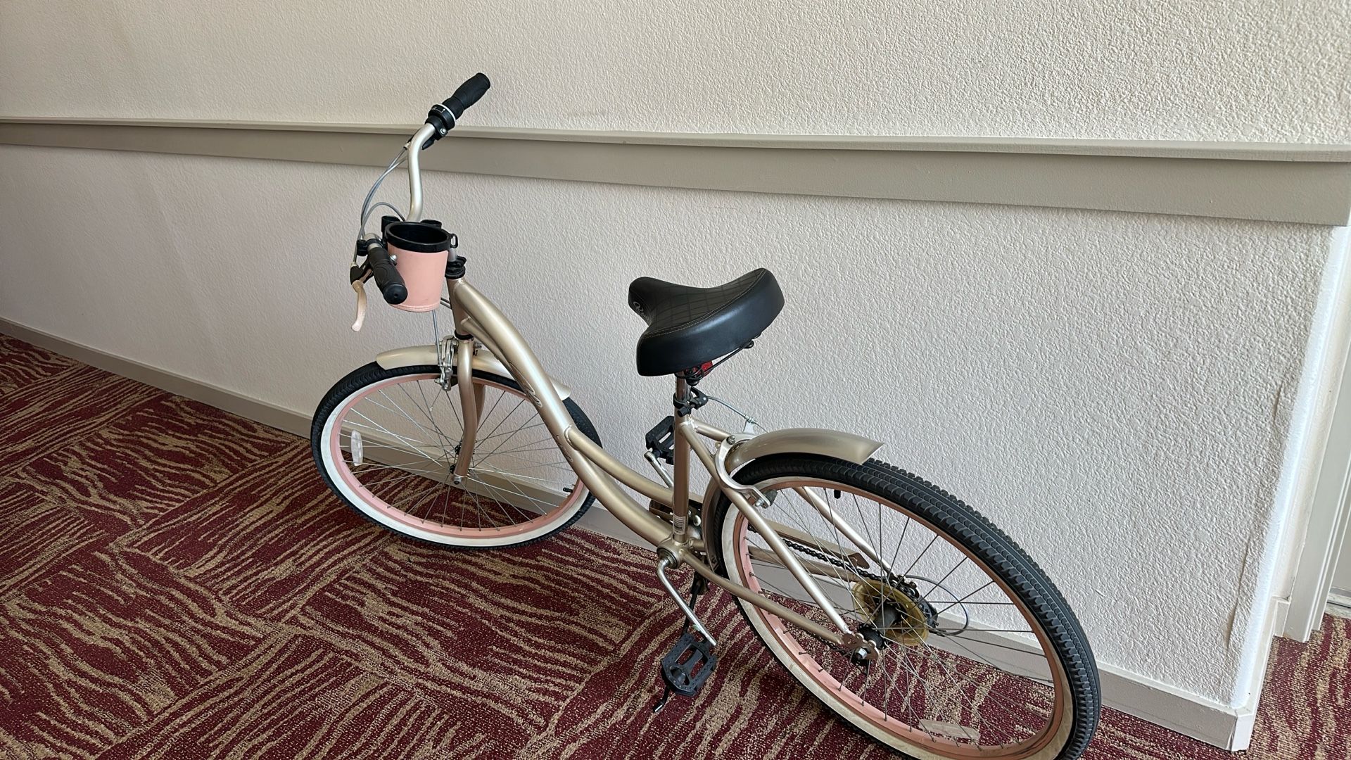 26inch Rose Gold Beach Cruiser With 7 Gears