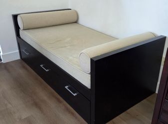 Daybed with trundle