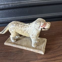 Nut cracker dog