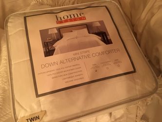 NEW Down Comforter Twin blanket