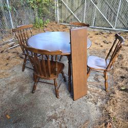 Vintage Maple Finish Dining Room Table with 4 Chairs and 1 Leaf