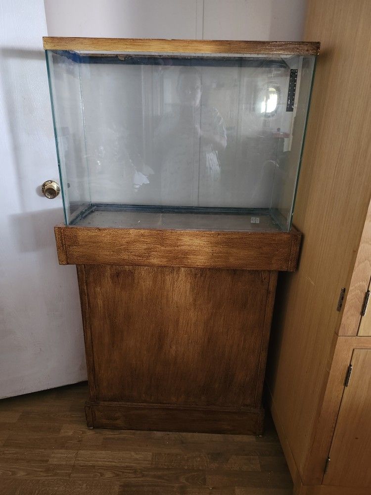 Twenty nine gallon fish tank