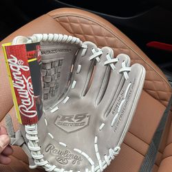 Rawlings R9 Women’s Softball Glove 