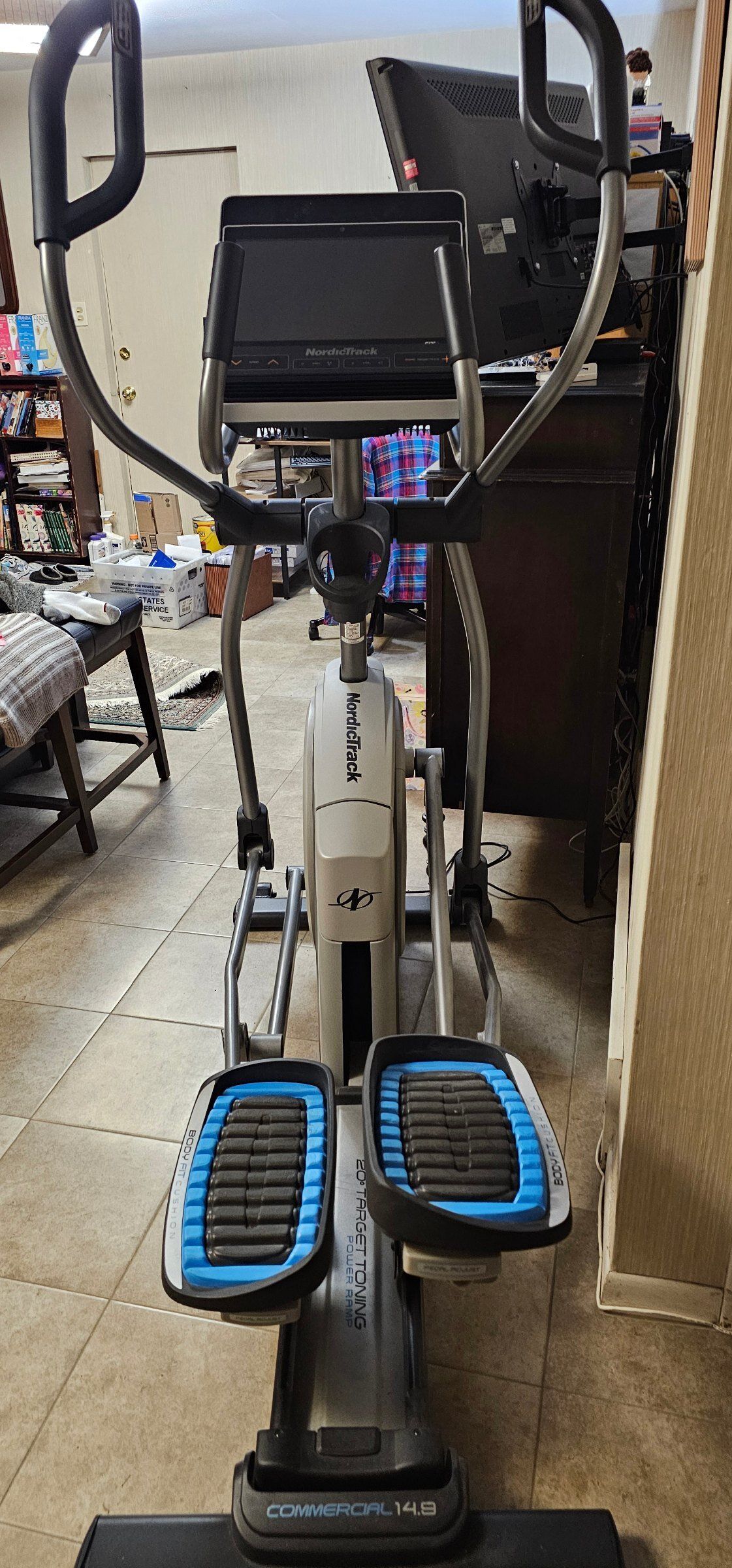 2018 Like New NordicTrack FreeStride FS10i Elliptical 36in Stride - Chicago, IL
