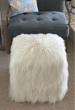 19”H White Faux Fur Stool Ottoman