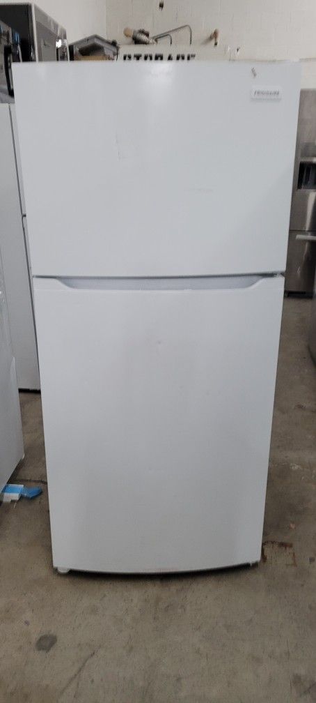 28 W Frigidaire Refrigerator Top Bottom