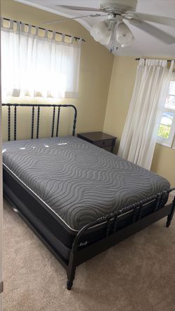 Wrought Iron/Black Metal Bedframe Queen