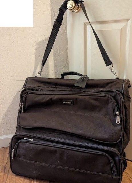 garment bag (travel carrier luggage for suits)
