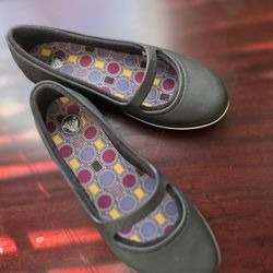Mary Jane Crocs - Size 9