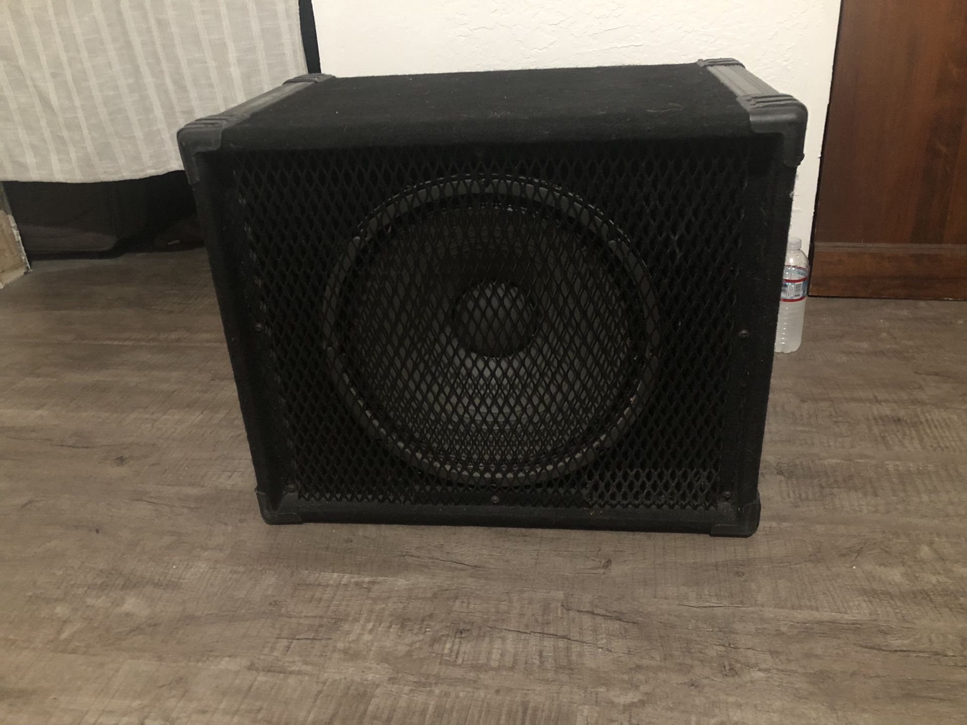 Crate bass cabinet 1 x 15”