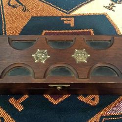 COFRE ANTIGUO DE MADERA TALLADA 