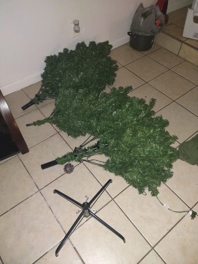 Christmas Tree. for Sale in Visalia, CA OfferUp