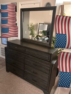 dressing table / tv console