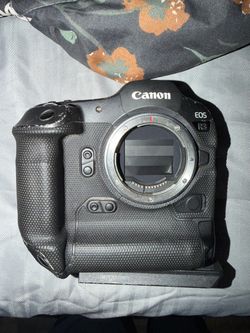 CANON R3 + 3 LENSES + 2 batteries