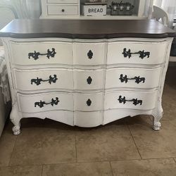 Farmhouse Dresser And Nightstands