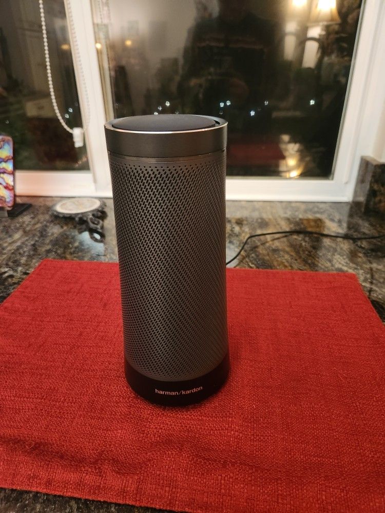 harmon kardon invoke in graphite / black color bluetooth speaker