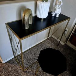 Black and gold Table