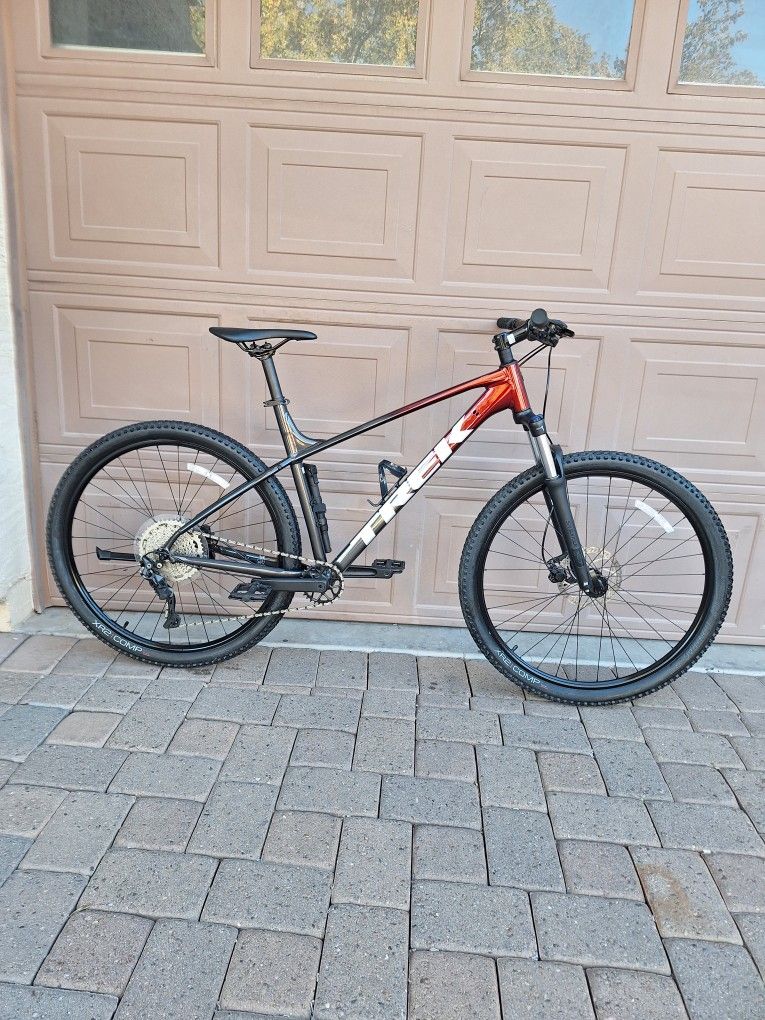 TREK MARLIN 6 MOUNTAIN BIKE 29 ER 1 X 10 SPEED( XL) CHECK MY OTHER BIKES 