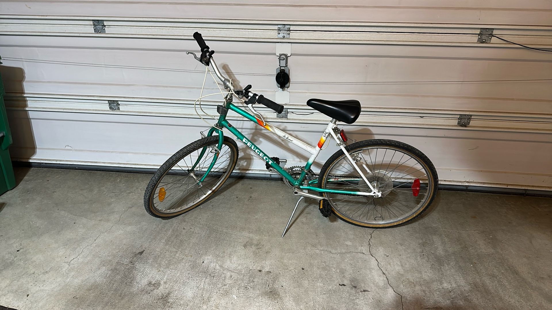 Bicycle Peugeot. Low Cross Bar