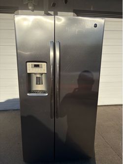 GE Stainless Steel side by side fridge / freezer