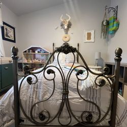 Beautiful Bronze Iron Twin Bed/ Tatum Ranch
