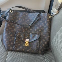 Luis Vuitton Purse 
