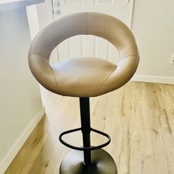 2 Barstools