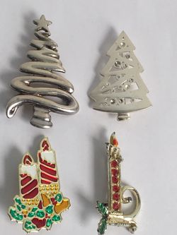 Beautiful vintage vintage To Now Christmas holiday brooches in great condition. ALL FOR $7