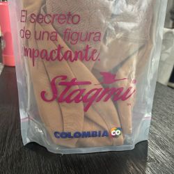 Dana Colombians Stage