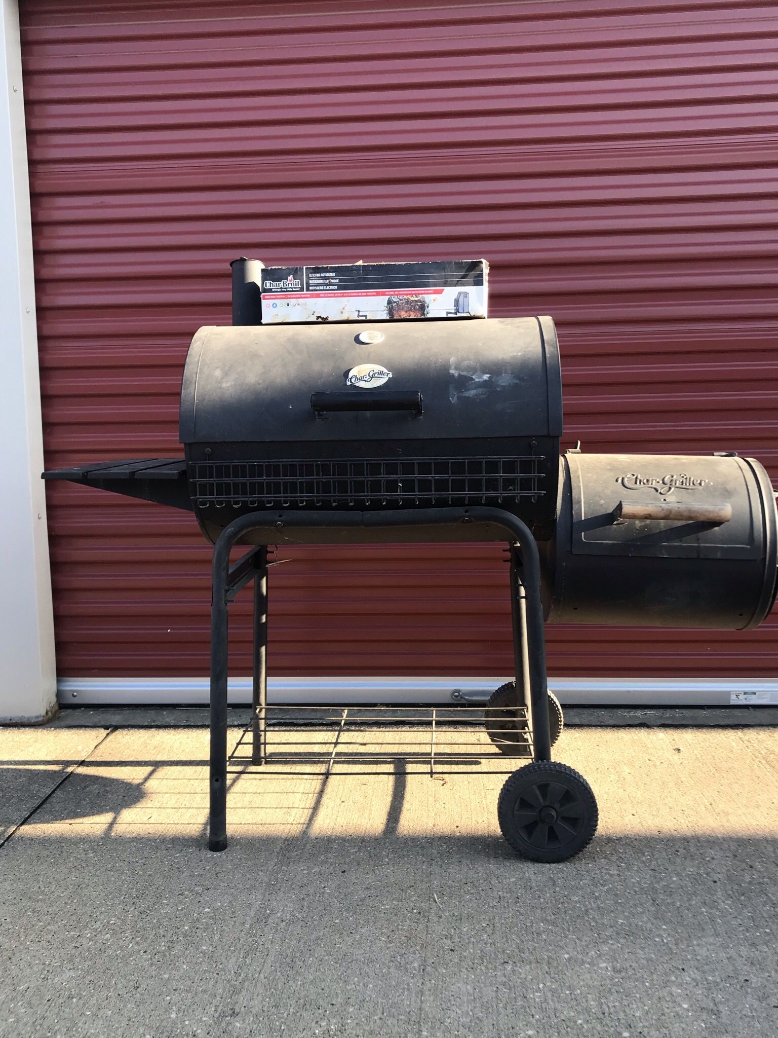 “Char griller” Smoker 