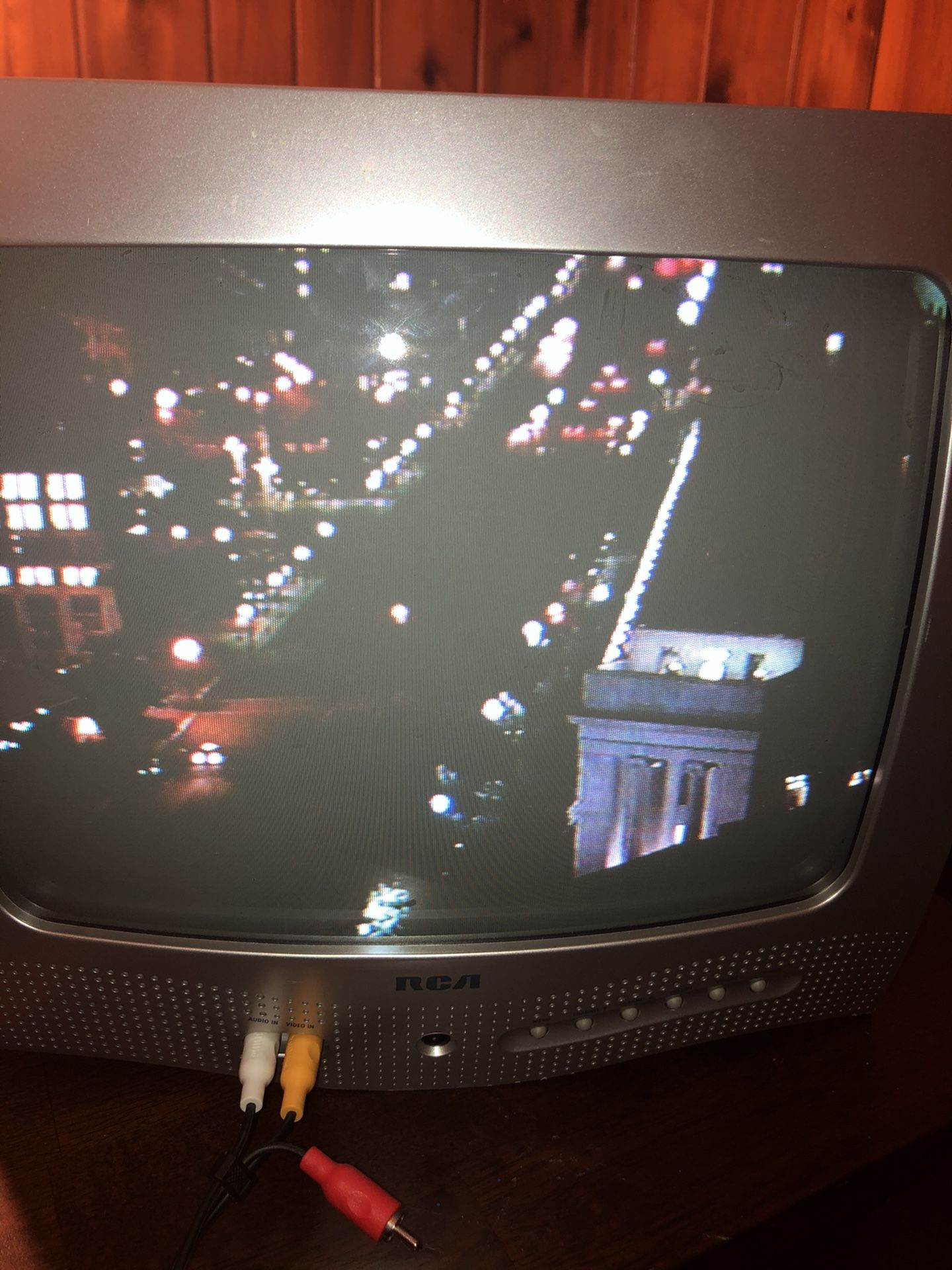 Vintage 13” RCA CRT TV Model E13320 Front AV Gaming No Renote
