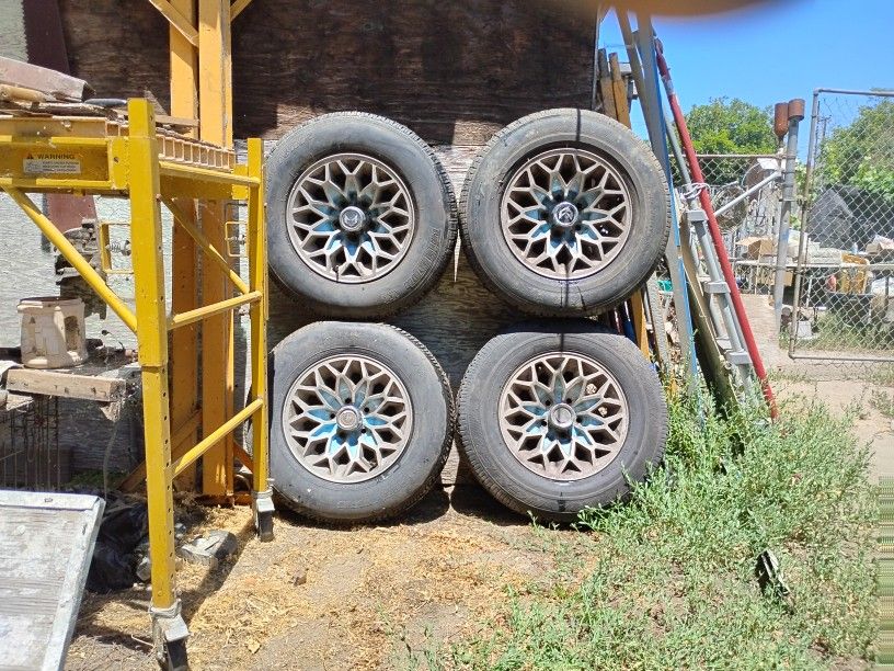 Aluminum Car Rims Light Blue Center
